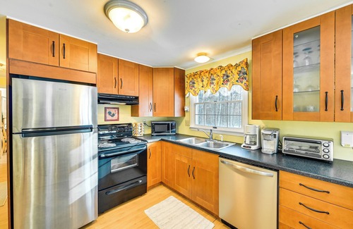 North Creek Cottage | Game Room & Yard: Charming North Creek Home!