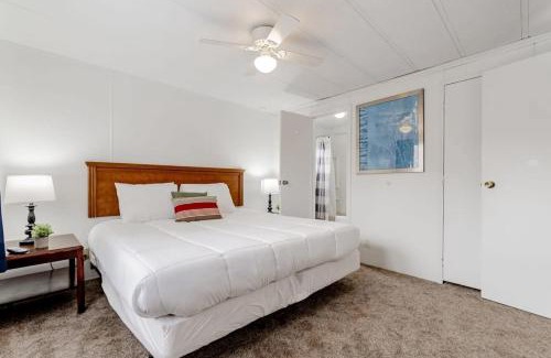 Columbia House | Gamecock Roost- 15mins to Downtown- Back unit