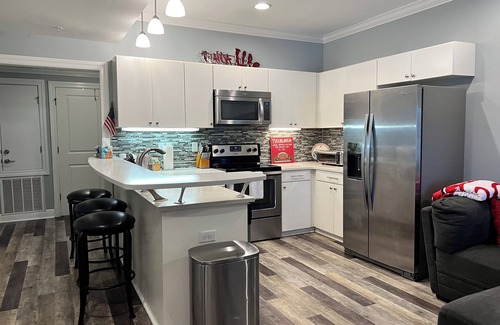 Tuscaloosa Condo | Gameday condo - easy walk to Bryant Denny Stadium, Campus and The Strip