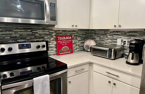 Tuscaloosa Condo | Gameday condo - easy walk to Bryant Denny Stadium, Campus and The Strip