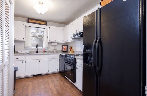 Clemson Apartment | GameDay Getaway-Walk to Down-Town Clemson
