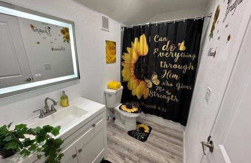 West Arlington Apartment | Games Haven with Crib Mins from AT&T, Sixflags, UTA, GlobeLife, AmericanAirlinesCenter