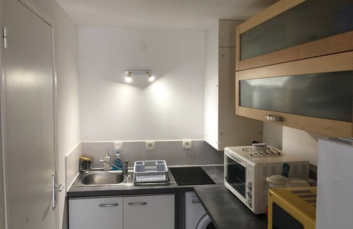 Le Grand Large Apartment | Gamine: Ground floor studio parking at the back of a small building on the South Waterfront