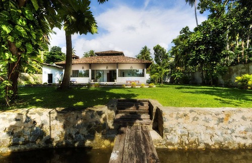 Hikkaduwa House | Gangananda - Stunning Lakeside Villa With Large Pool Near The Sea