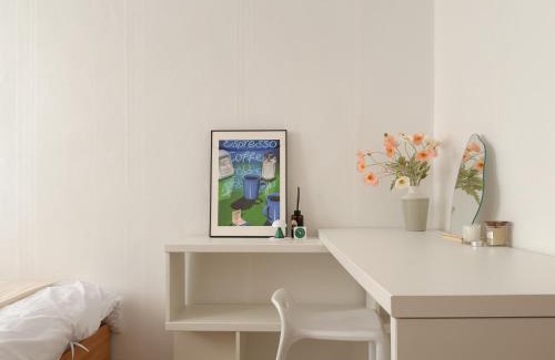 Nonhyeon-dong Apartment | Gangnam 23, 3 minutes walk from Sinnonhyeon Station, airport bus, 1st floor, emotional accommodation, sleeps 5, Netflix, WiFi
