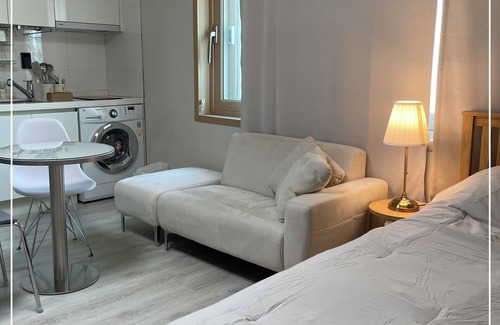 Seocho-dong Apartment | Gangnam Cozy home 7 min to subway Free Parking Elevator