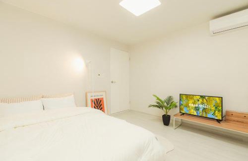 Dogok-dong Apartment | Gangnam, near subway, full option, 2 bedrooms, 2 Queen,Up to 4 people