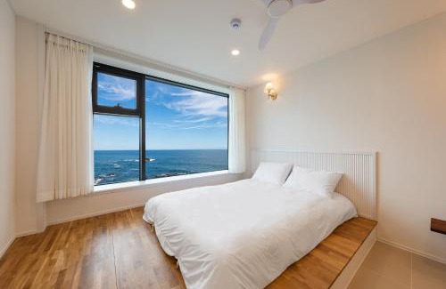 Jumunjin-eup House | Gangneung Hue Pension Ocean View, Spa, Couple