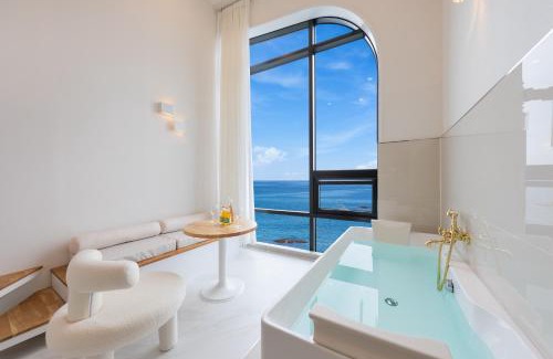 Jumunjin-eup House | Gangneung Hue Pension Ocean View, Spa, Couple