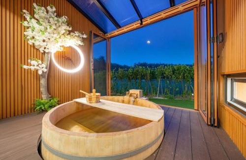 Jumunjin-eup Villa | Gangneung Hyusik Ryokan Pool Villa