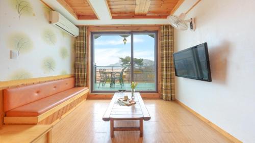 Ganghwa House | Gangwha Jeongwon Pension