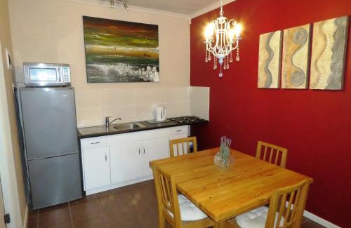 Gansbaai Apartment | Gansbaai Central Accommodation Sleeps 2 adults