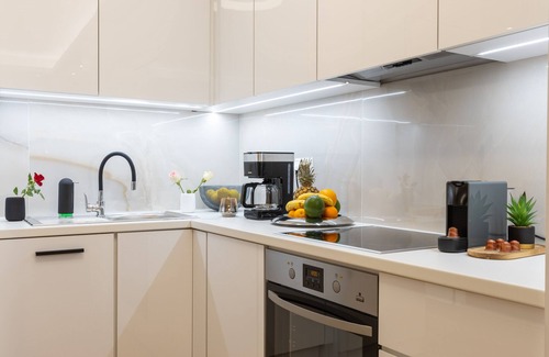 Kavala House | Ganzes Ferienhaus auf Drei Stockwerte in der Altstadt. Neubau mit Garage!