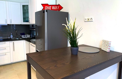 Itzehoe Apartment | Garage 1 Zimmer Apartment mit Kostenlosem Parkplatz, Zentral