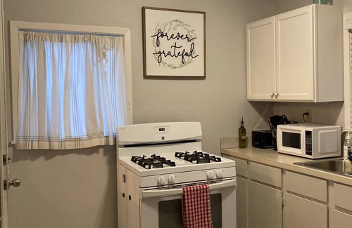 Palacios Apartment | Garage Apartment, Bayview
