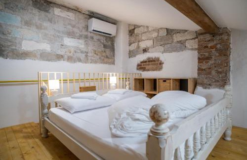 Solkan Apartment | Garage Apartments