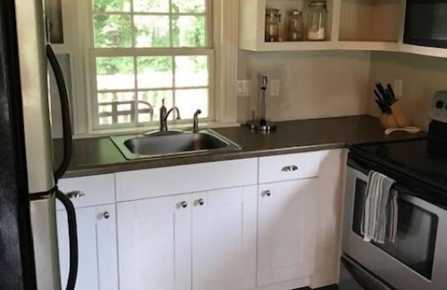Rutherfordton Apartment | Garage Cottage Apartment with Horse Pasture