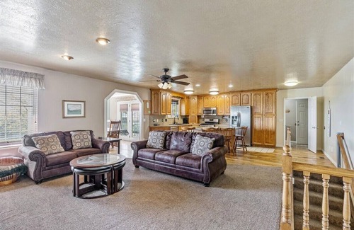 North Ogden House | Garage, Hot Tub and Fully Fenced Backyard!