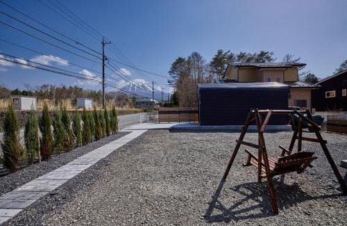 Narusawa Villa | Garage villa KuuMa
