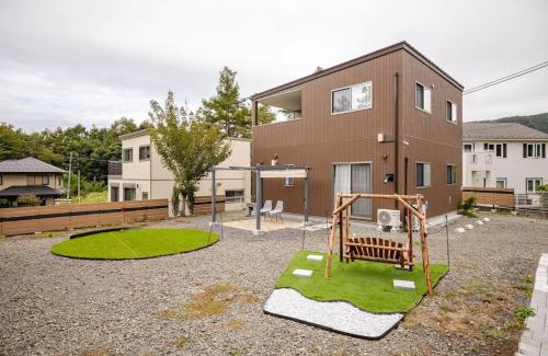Narusawa Villa | Garage villa KuuMa