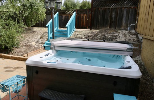 Atascadero House | Garcia Hacienda: Peaceful Spa, Big Yard, Ping Pong