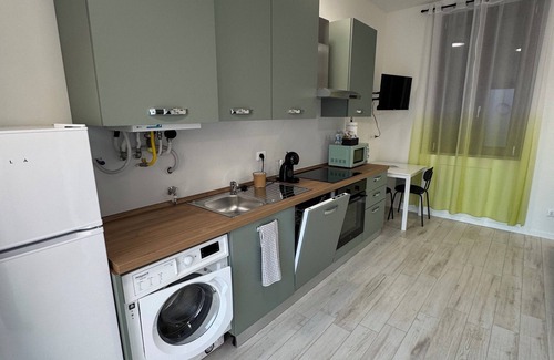 Garbagnate Milanese Apartment | Garda Court - App.to Limone studio apartment