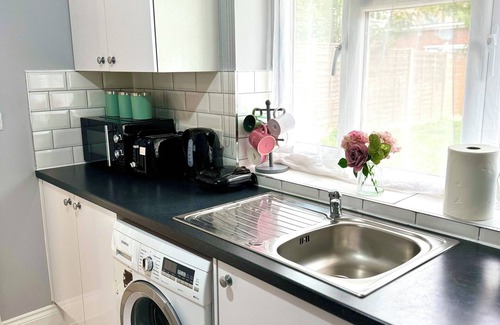 Tokyngton Apartment | Garden 1-Bed Flat 30min to Downtown & Free Parking, Charming 1-Bed Flat- Free WiFi & On-Street Parki