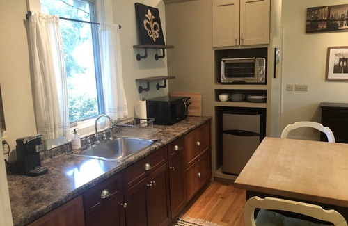 Old Shandon Cottage | Garden 1BR Cottage off Devine St in Historic Columbia home