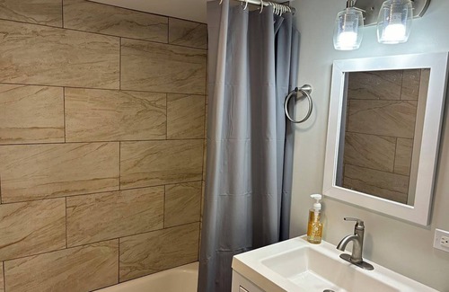 Rogers Park Apartment | Garden 2-bedroom Unit 1 Block from the Lake and Public Transportation + Wifi