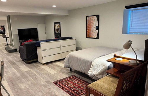 Rogers Park Apartment | Garden 2-bedroom Unit 1 Block from the Lake and Public Transportation + Wifi