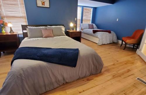 Downtown Niagara Falls House | Garden 2 Storey House