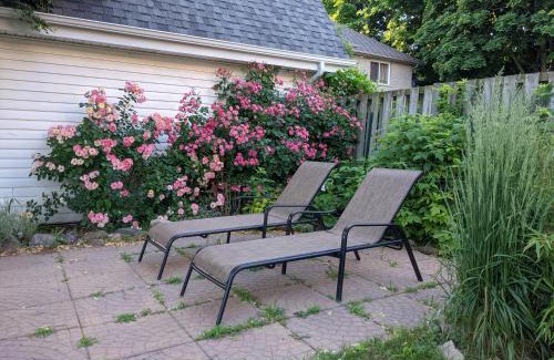 Downtown Niagara Falls House | Garden 2 Storey House
