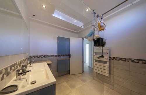 Le Grand Large Apartment | Garden and. Beach 2 steps away!