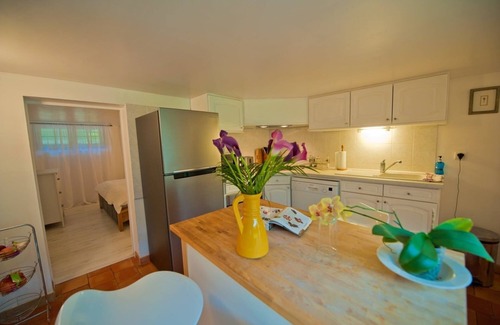Sauveterre-la-Lemance Apartment | Garden Apartment with private Grounds and Pool