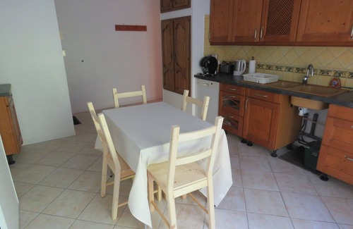 Simiane-Collongue Apartment | Garden apartment in the countryside between Marseille and Aix-en-Provence
