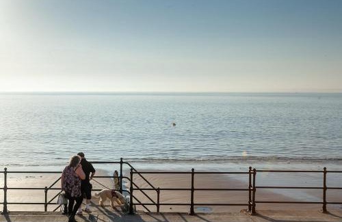 Totland Bay Apartment | Garden Apartment, 1 Pilots Point