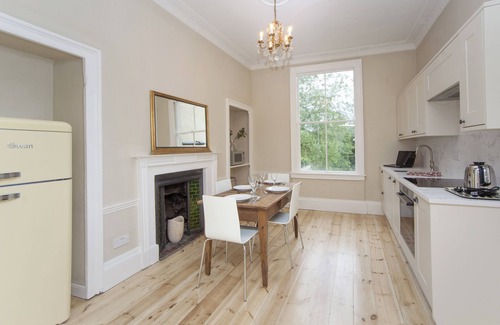 Bath Cottage | GARDEN APARTMENT - BATH - a 2 bed apartment that sleeps 4 guests in 2 bedrooms
