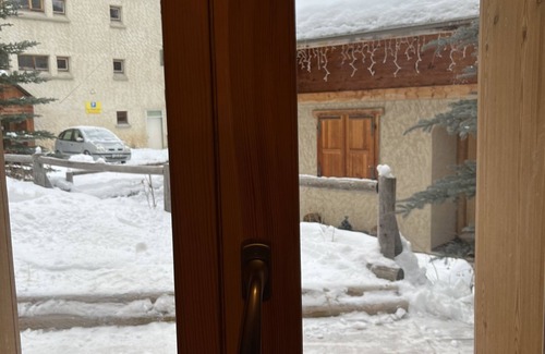 Les Claux Apartment | Garden apartment in chalet