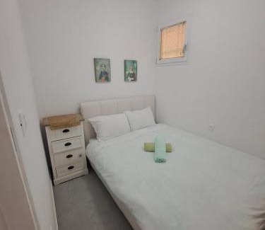 Caesarea Apartment | Garden apartment in Neot Golf, with sea view
