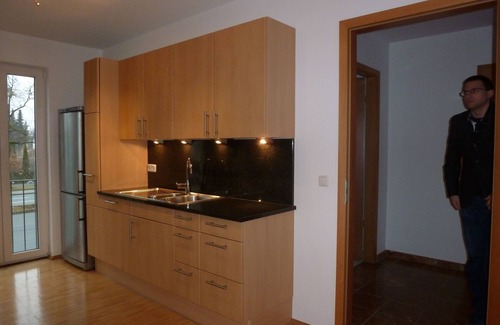 Am Waldfriedhof Condo | Garden apartment near Westpark, excellent public transport connections.