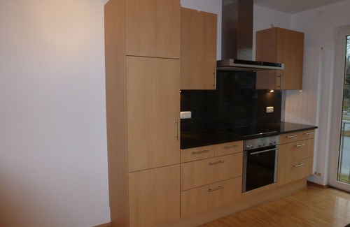 Am Waldfriedhof Condo | Garden apartment near Westpark, excellent public transport connections.