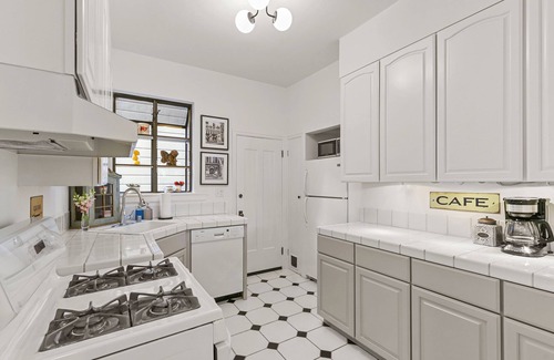 Pacific Heights Apartment | Garden Apartment in Cow Hollow/Marina District with rooftop deck!
