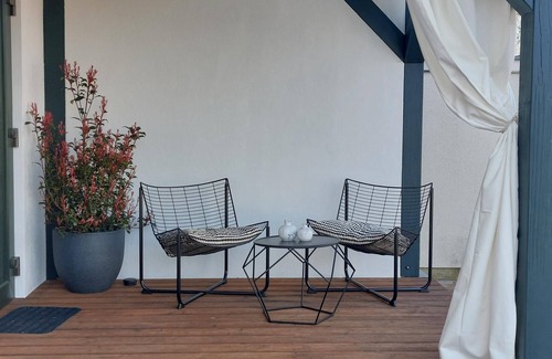 Neutrebbin Apartment | Garden apartment with view of garden apple trees. Pet and family friendly