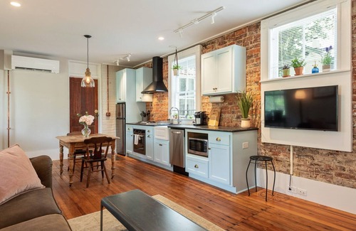Martha Jefferson Apartment | Garden Apt |Lux Extended Stay in Downtown Belmont