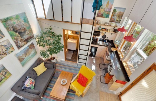 Miller Park Apartment | Garden Artist Loft Studio