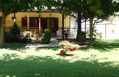 Paralia Pantaleimonos Apartment | Garden beach house