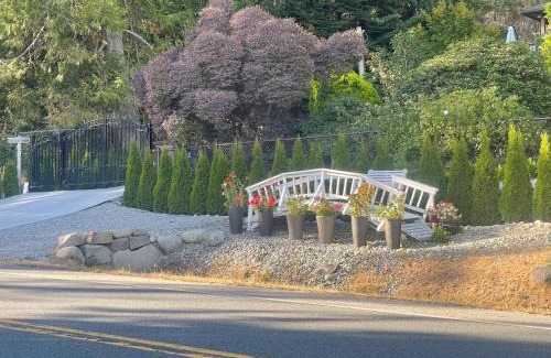 West Sechelt House | Garden Bridge House