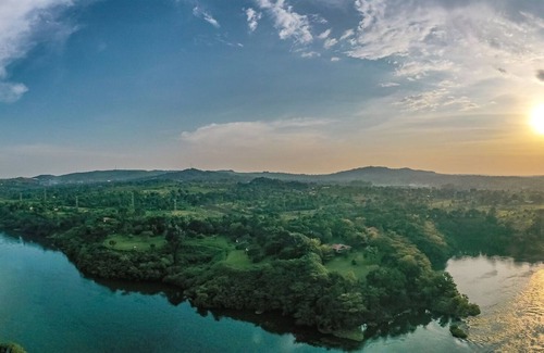 Jinja Cabin | Garden Cabin on the Nile - African Grey