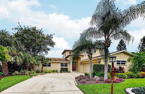 Bay Crest Park House | Garden Castle