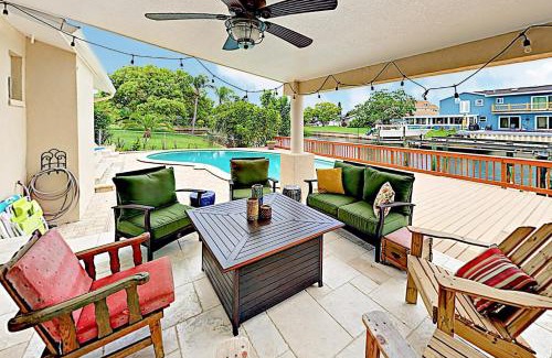 Bay Crest Park House | Garden Castle